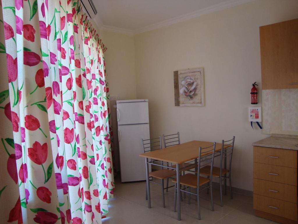 Belmont Court Apartments Qawra Δωμάτιο φωτογραφία